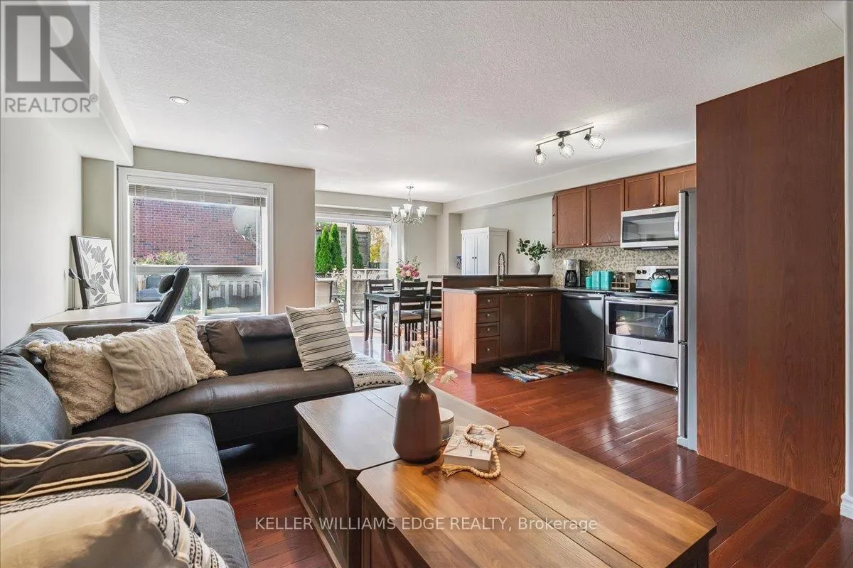 Row / Townhouse for rent: 35 Pettit Street, Hamilton, Ontario L8E 5V7