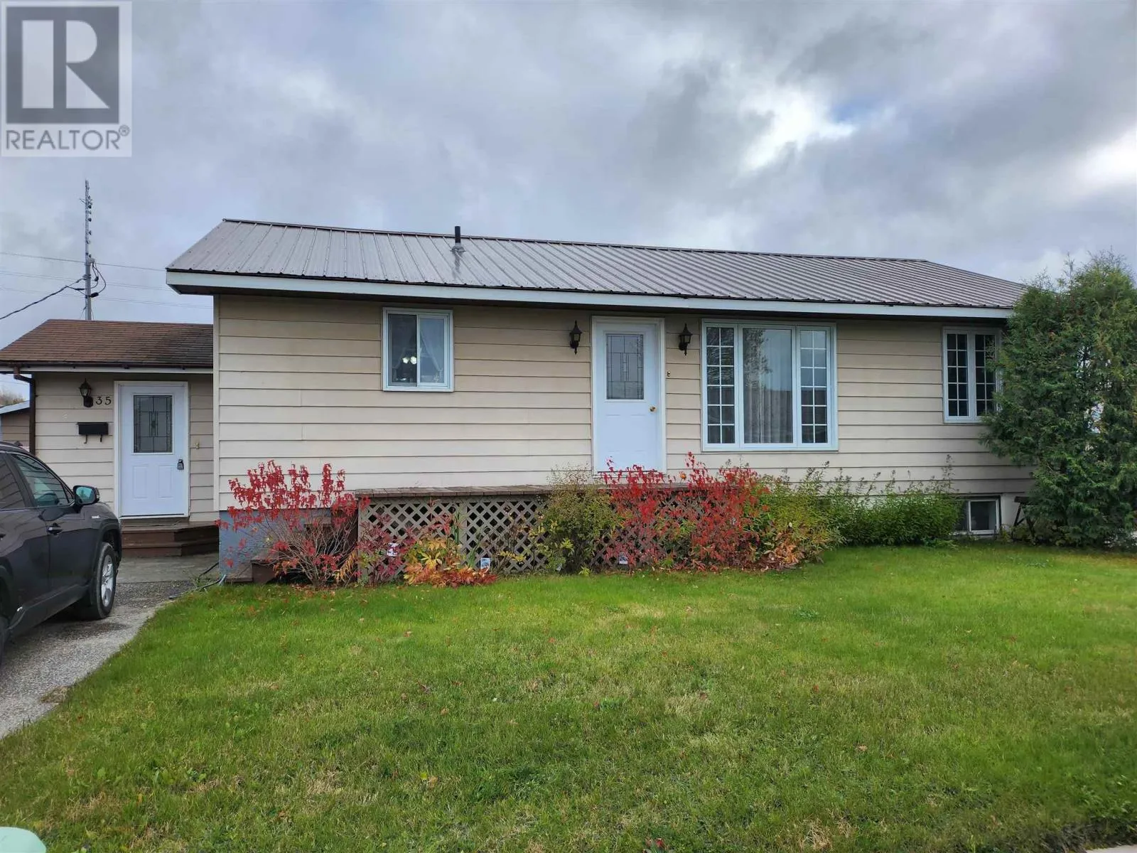 35 Rue Des Pins, Dubrevilville, Ontario P0S 1B0