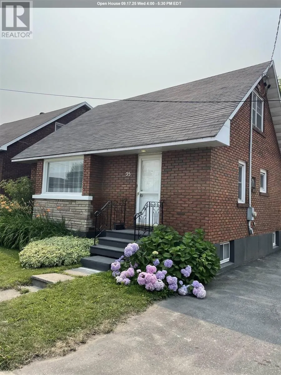 35 Wallace Ter, Sault Ste. Marie, Ontario P6C 1K2