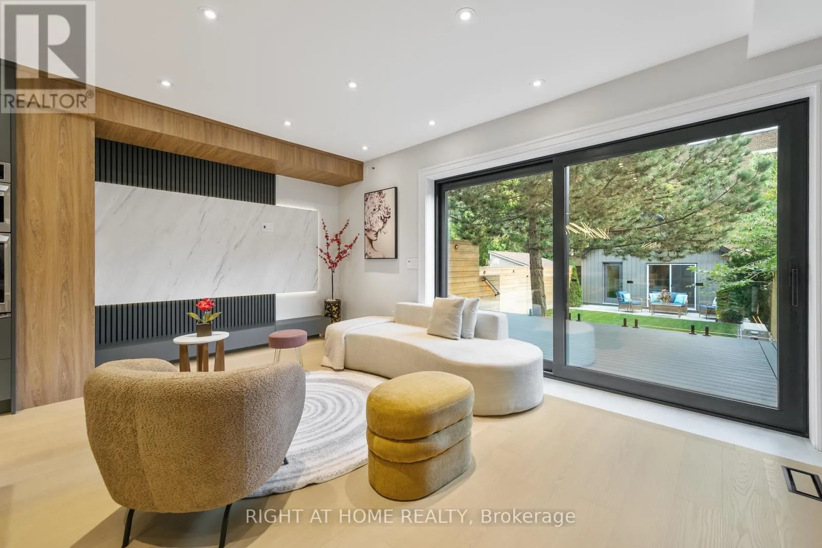 House for rent: 35 Woburn Avenue, Toronto, Ontario M5M 1K5