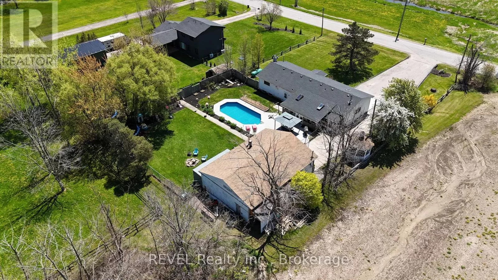 House for rent: 350 Kemp Road W, Grimsby, Ontario L3M 4E7