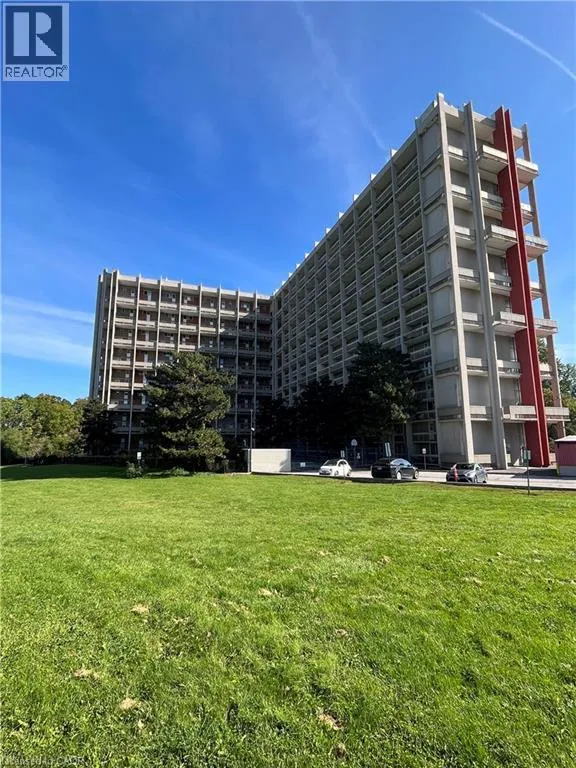 Apartment for rent: 350 Quigley Road Unit# 319, Hamilton, Ontario L8K 5N2