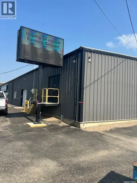 Retail for rent: 350 Railway Avenue E, North Battleford, Saskatchewan S9A 2R6