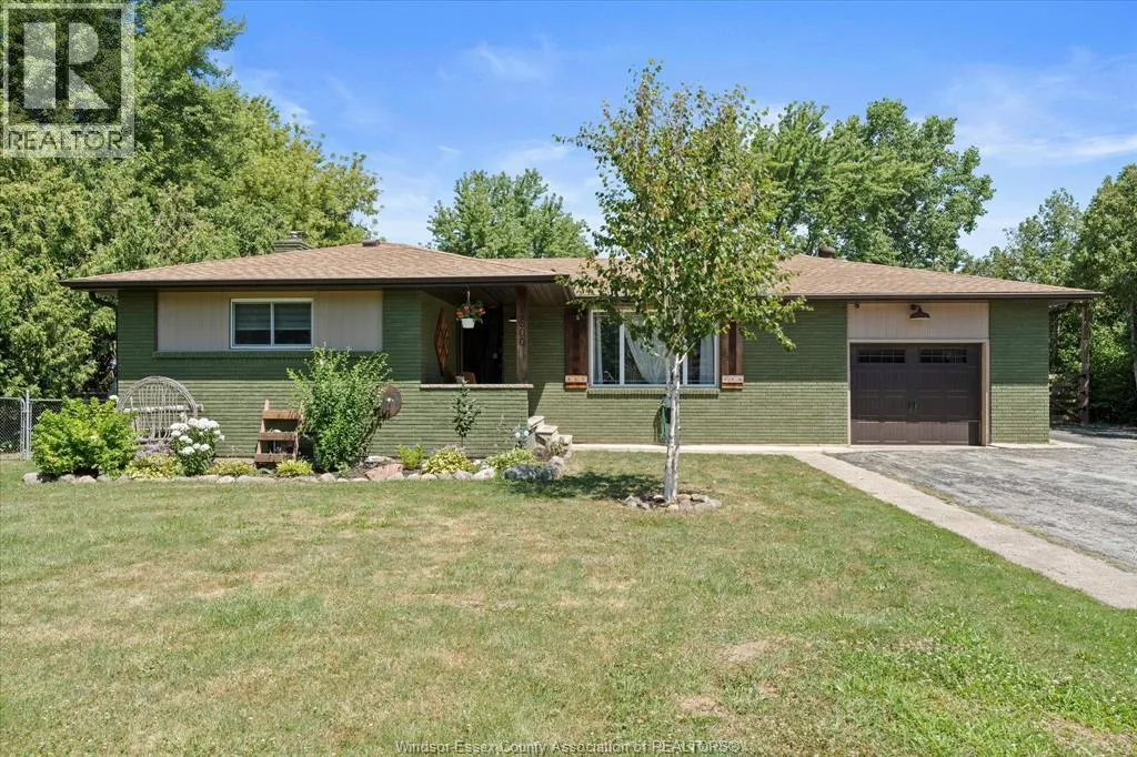 House for rent: 3500 Middle Side Road, Amherstburg, Ontario N9V 2Y9