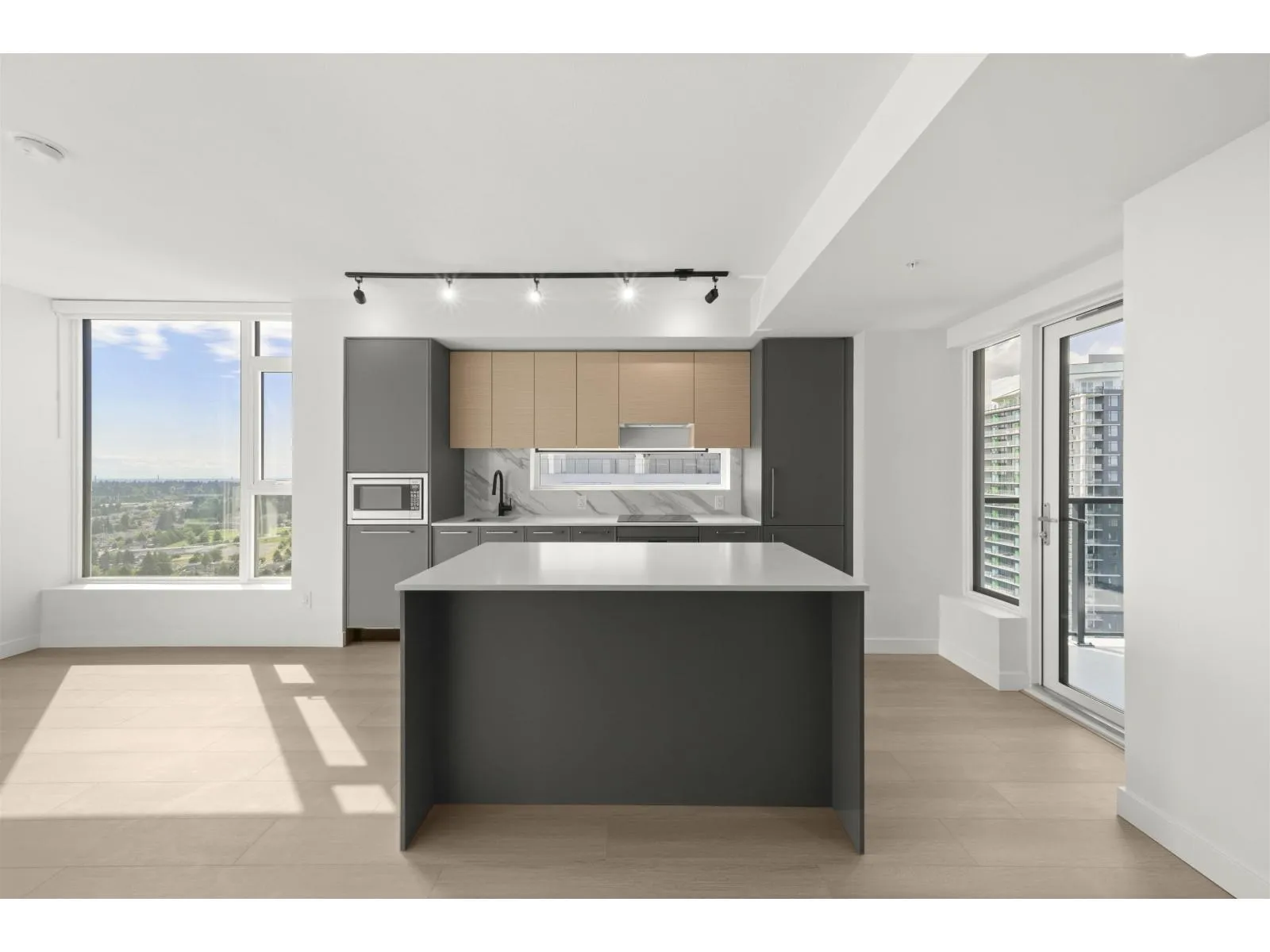 Apartment for rent: 3503 13745 George Junction, Surrey, British Columbia V3T 4Y3