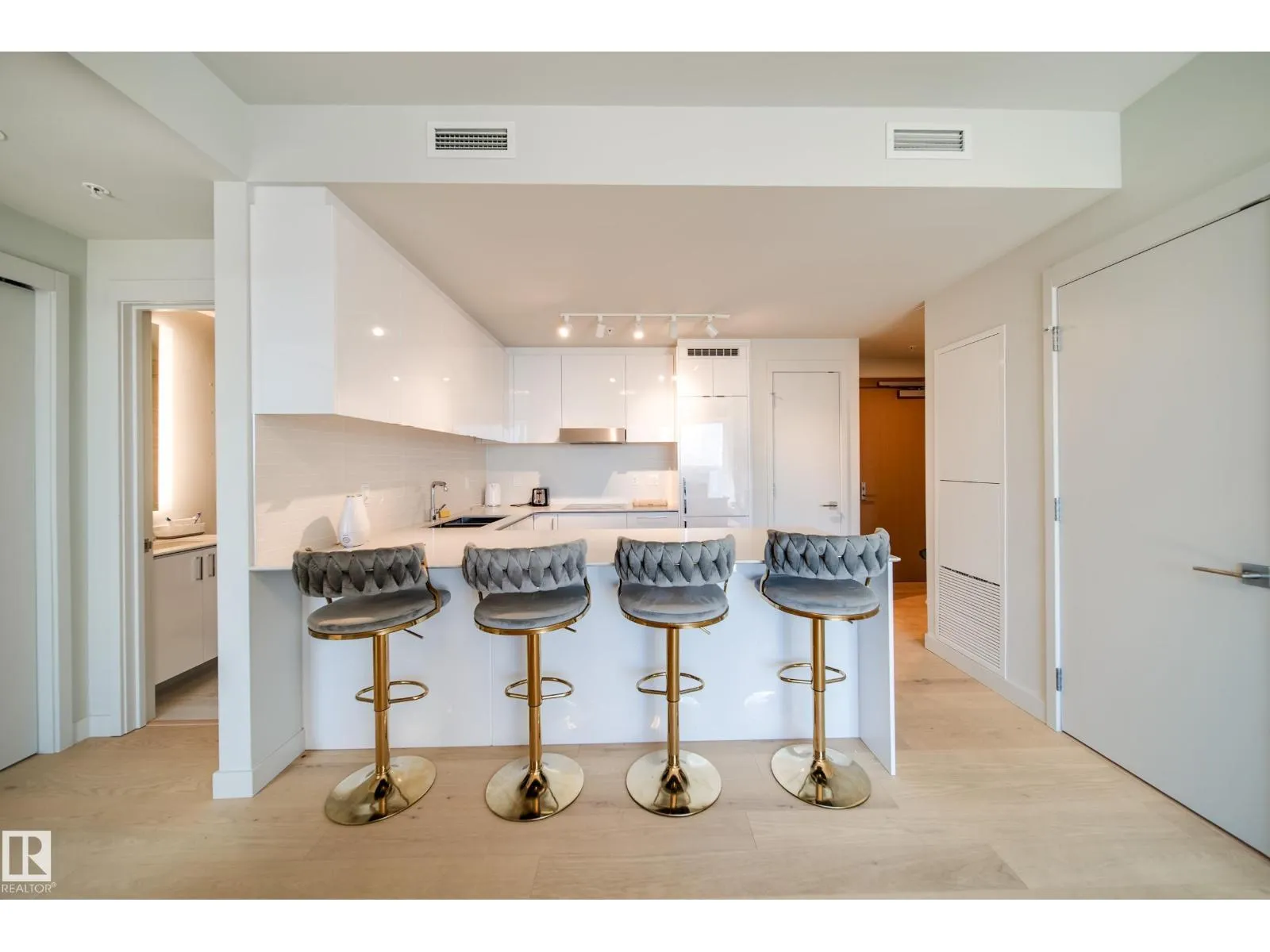 Apartment for rent: #3505 10360 102 St Nw, Edmonton, Alberta T5J 4Y8