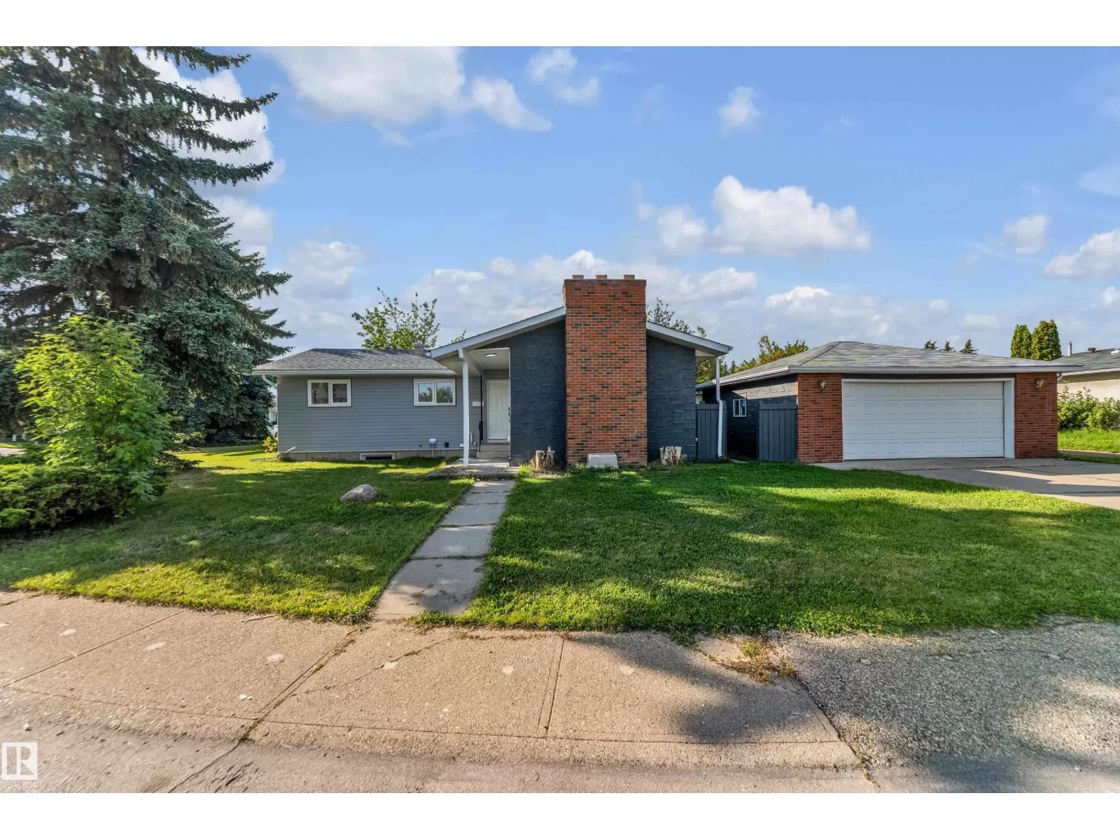 House for rent: 3508 84 St Nw, Edmonton, Alberta T6K 0H3