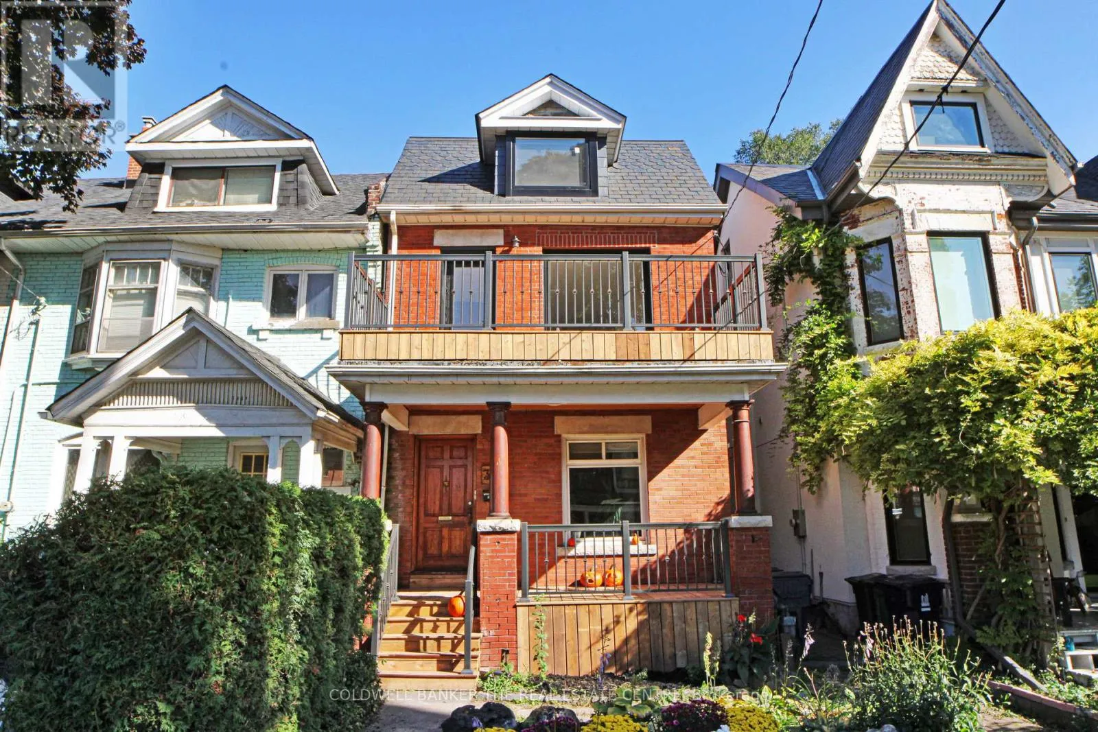 Triplex for rent: 351 Clinton Street, Toronto, Ontario M6G 2Y7