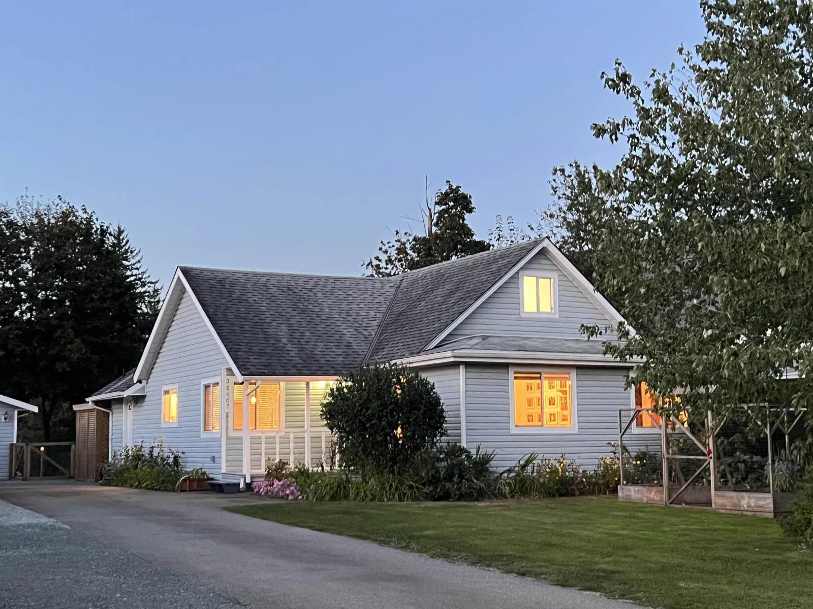 House for rent: 35107 Mcewen Avenue, Mission, British Columbia V2V 6R3