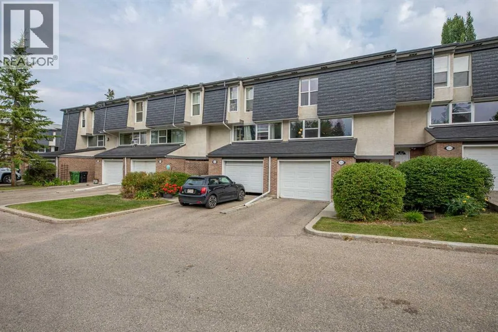 Row / Townhouse for rent: 352 Brae Glen Road Sw, Calgary, Alberta T2W 1B6