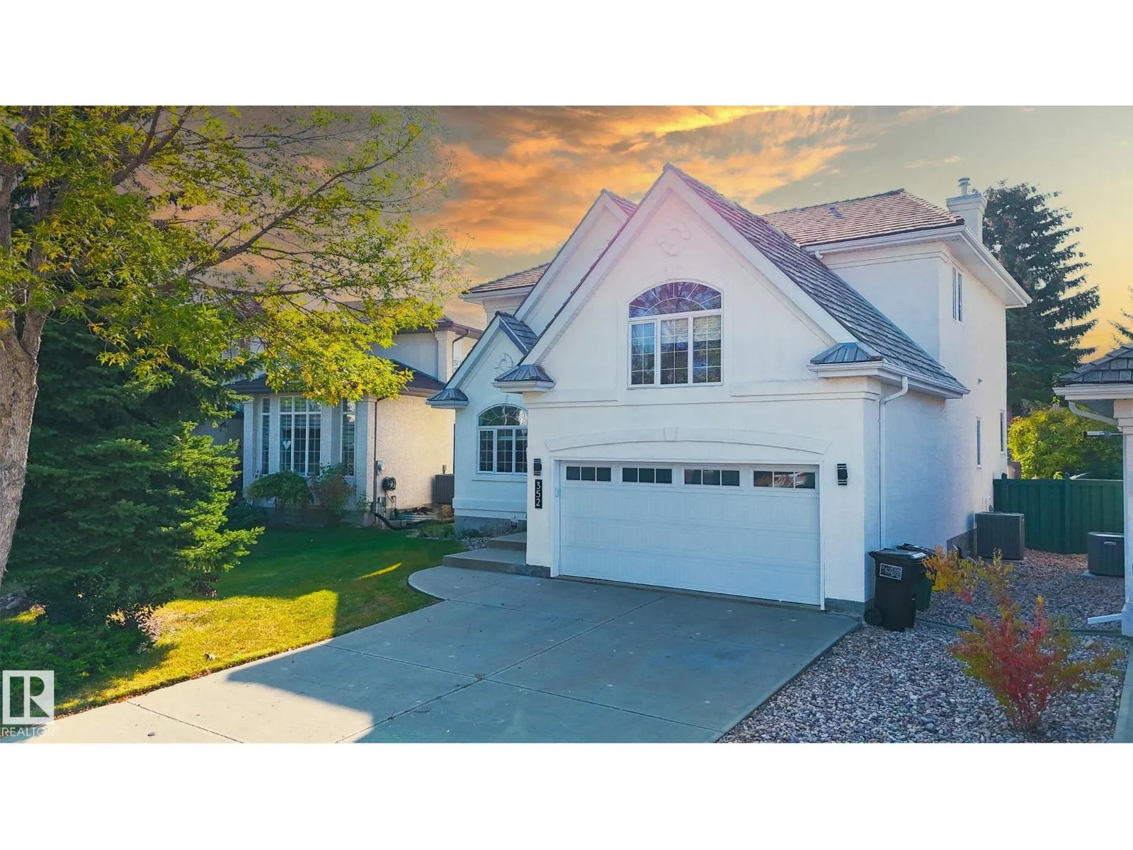 House for rent: 352 Hunters Ru Nw, Edmonton, Alberta T6R 2P1