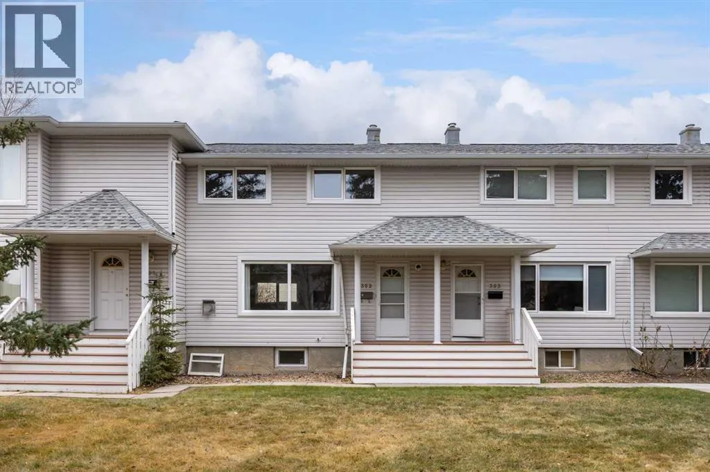 Row / Townhouse for rent: 352 Killarney Glen Court Sw, Calgary, Alberta T3E 3H4