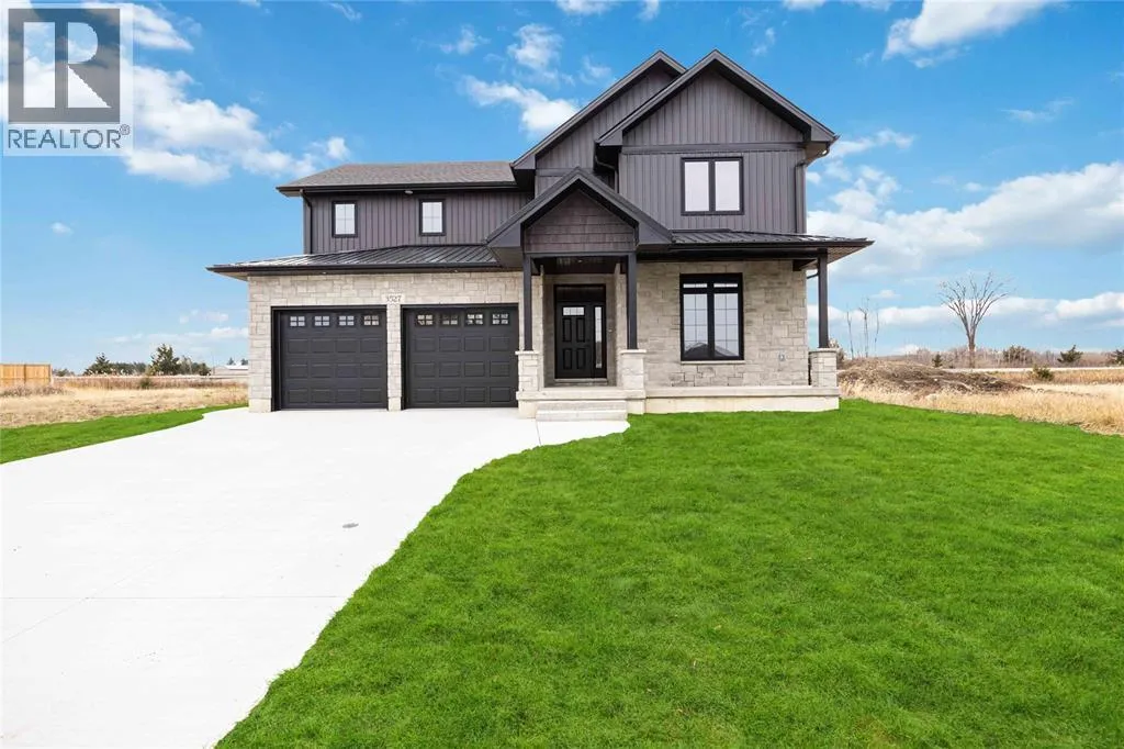 House for rent: 3527 Paul Crescent, Plympton-Wyoming, Ontario N0N 1E0