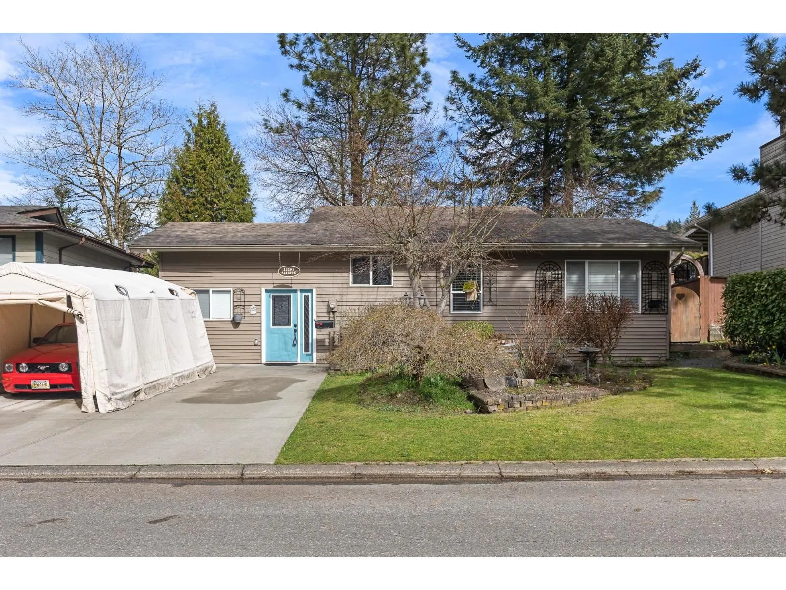 House for rent: 35291 Selkirk Avenue, Abbotsford, British Columbia V2S 8L1