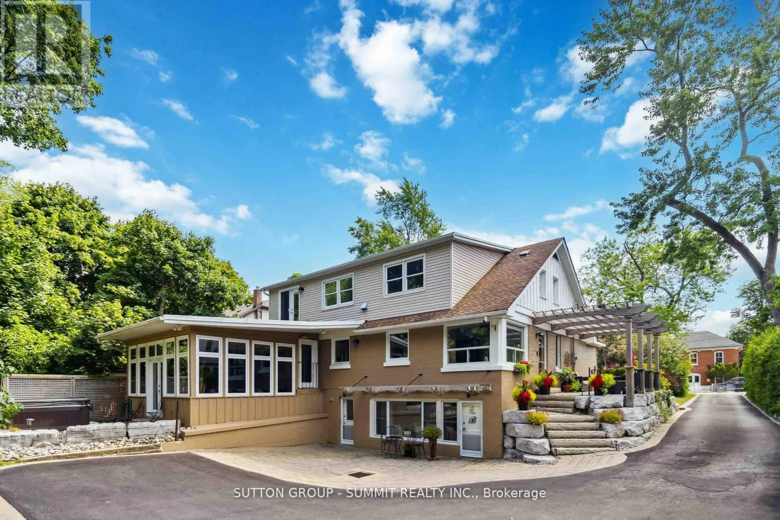 House for rent: 353 Queen Street S, Mississauga, Ontario L5M 1M3