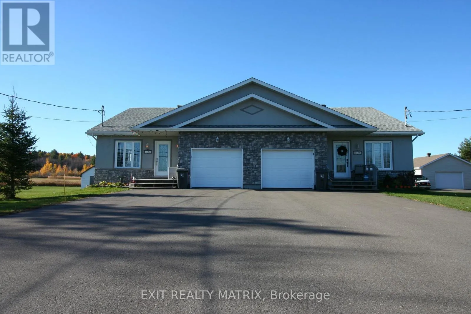 Duplex for rent: 3532-3534 Front Road, East Hawkesbury, Ontario K6A 2R2