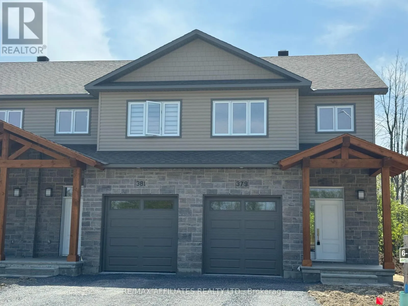 Row / Townhouse for rent: 355 Voyageur Place, Russell, Ontario K0A 1W0