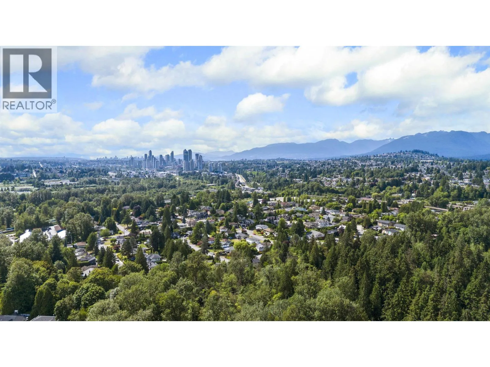 House for rent: 3550 Phillips Avenue, Burnaby, British Columbia V5A 2W7