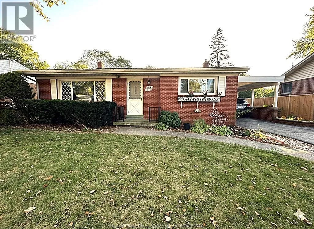 3551 Woodland, Windsor, Ontario N9E 1Z9