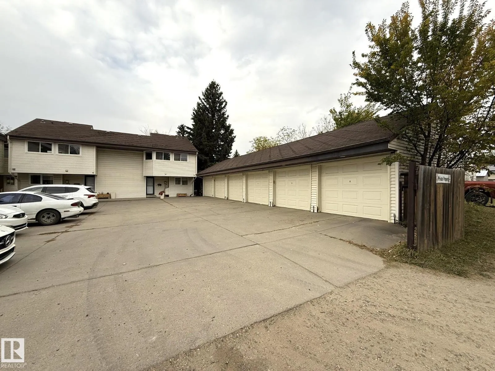 Row / Townhouse for rent: 3557 Mill Woods Rd E Nw, Edmonton, Alberta T6L 5M1