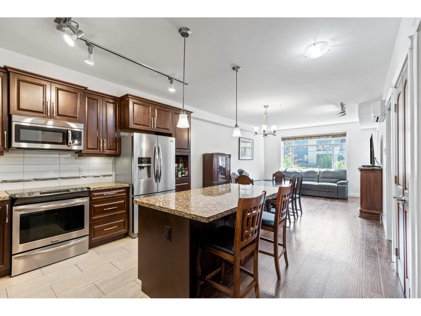 Apartment for rent: 356 8258 207a Street, Langley, British Columbia V2Y 0N4