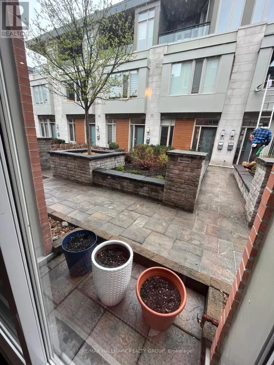 Row / Townhouse for rent: 356 Ravenhill Avenue E, Ottawa, Ontario K2A 1S5