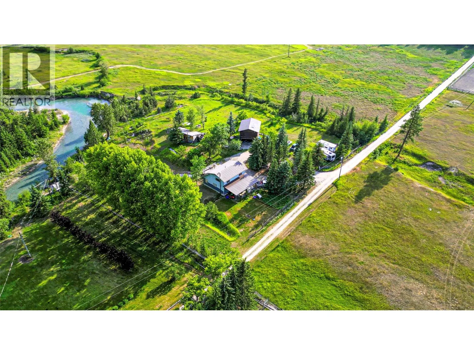 House for rent: 3560 Island Pond Road, Skookumchuck, British Columbia V0B 2E0