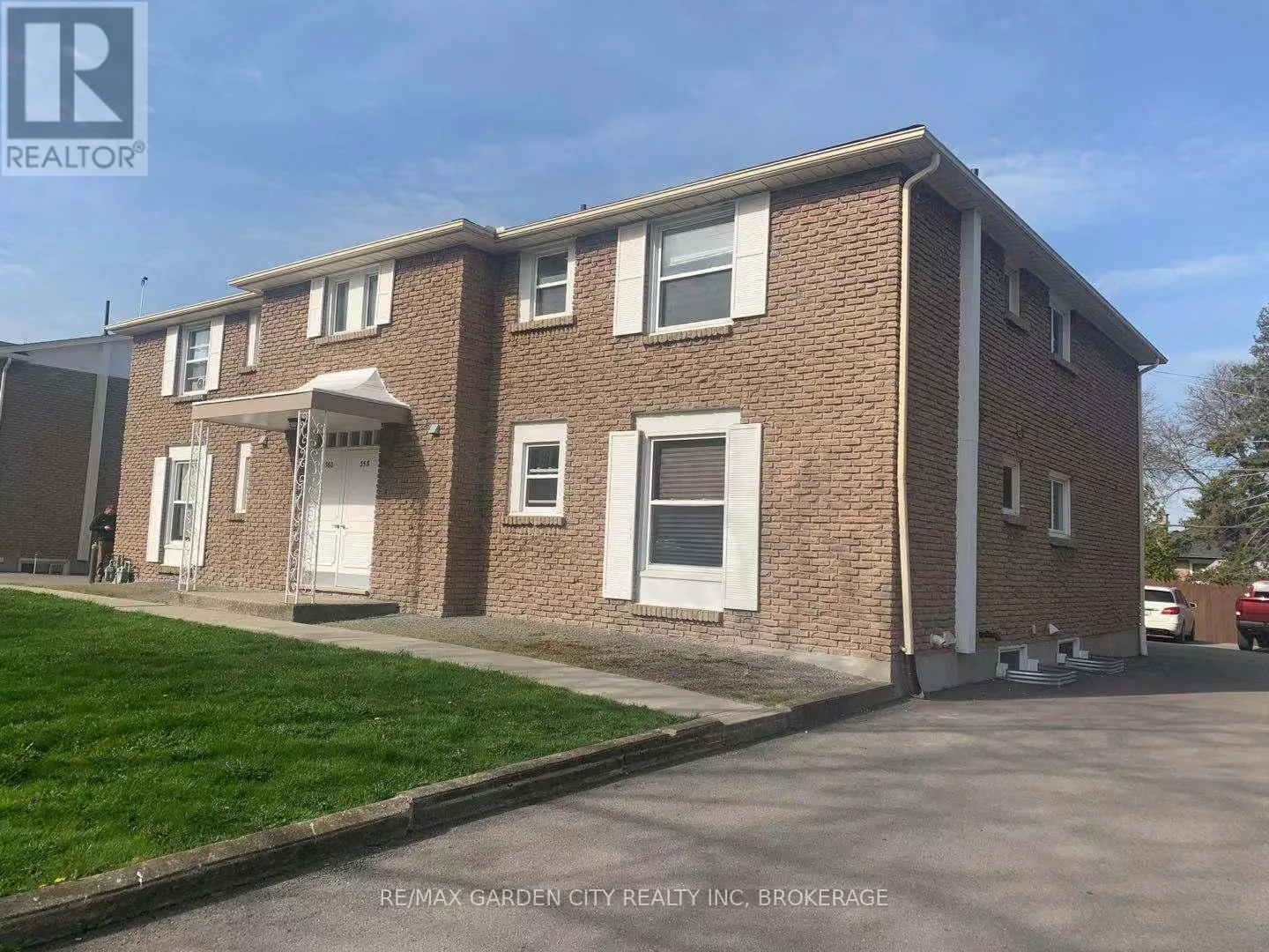 Fourplex for rent: 358-360 Glenridge Avenue, St. Catharines, Ontario L2T 3K7