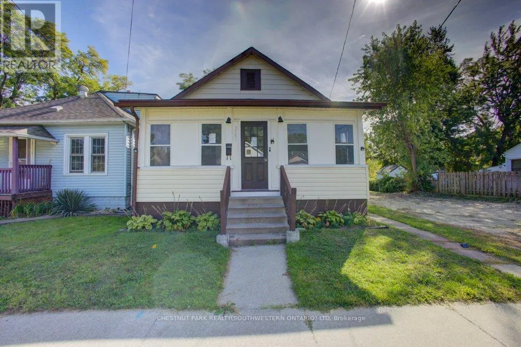 House for rent: 3587 Bloomfield Road, Windsor, Ontario N9C 1R8