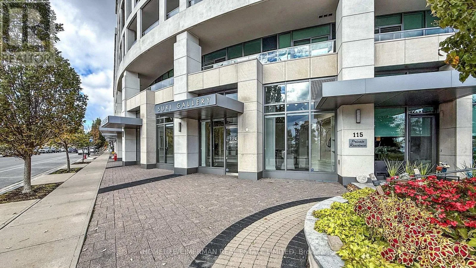 Retail for rent: 36 - 11 Bronte Road, Oakville, Ontario L6L 0E1