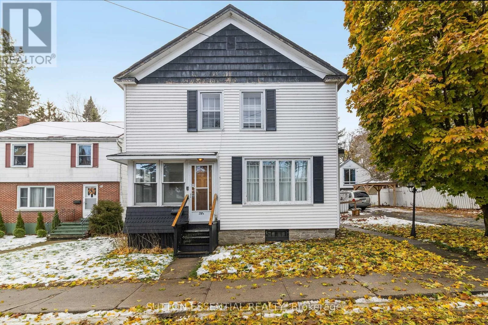 Triplex for rent: 36 Ann Street, Brockville, Ontario K6V 5L2