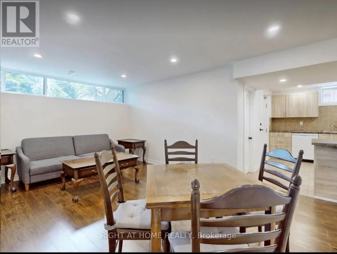 House for rent: 36 Aurora Heights Drive, Aurora, Ontario L4G 2W7