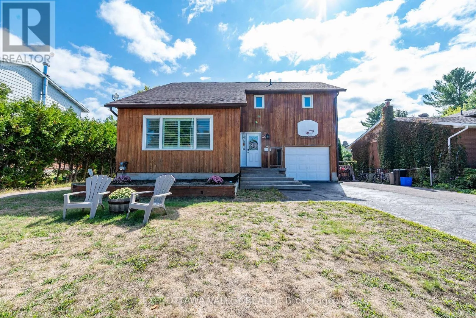 House for rent: 36 Thomas Street, Deep River, Ontario K0J 1P0