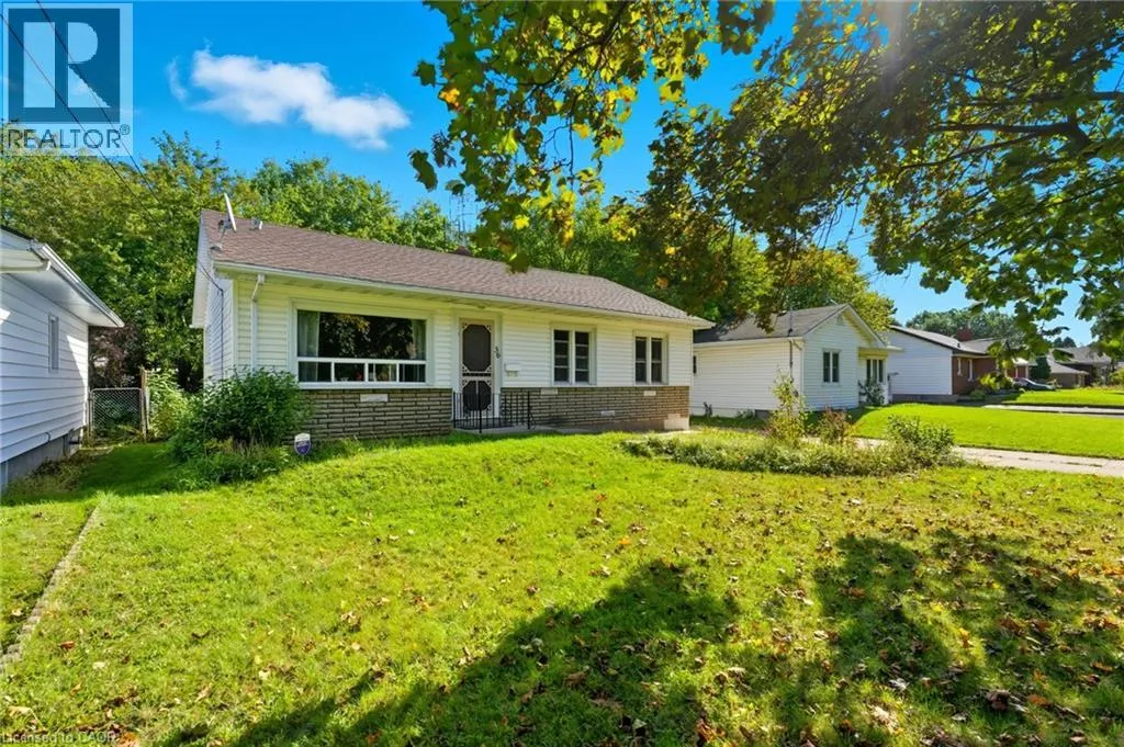 House for rent: 36 Woodelm Drive, St. Catharines, Ontario L2M 4N3