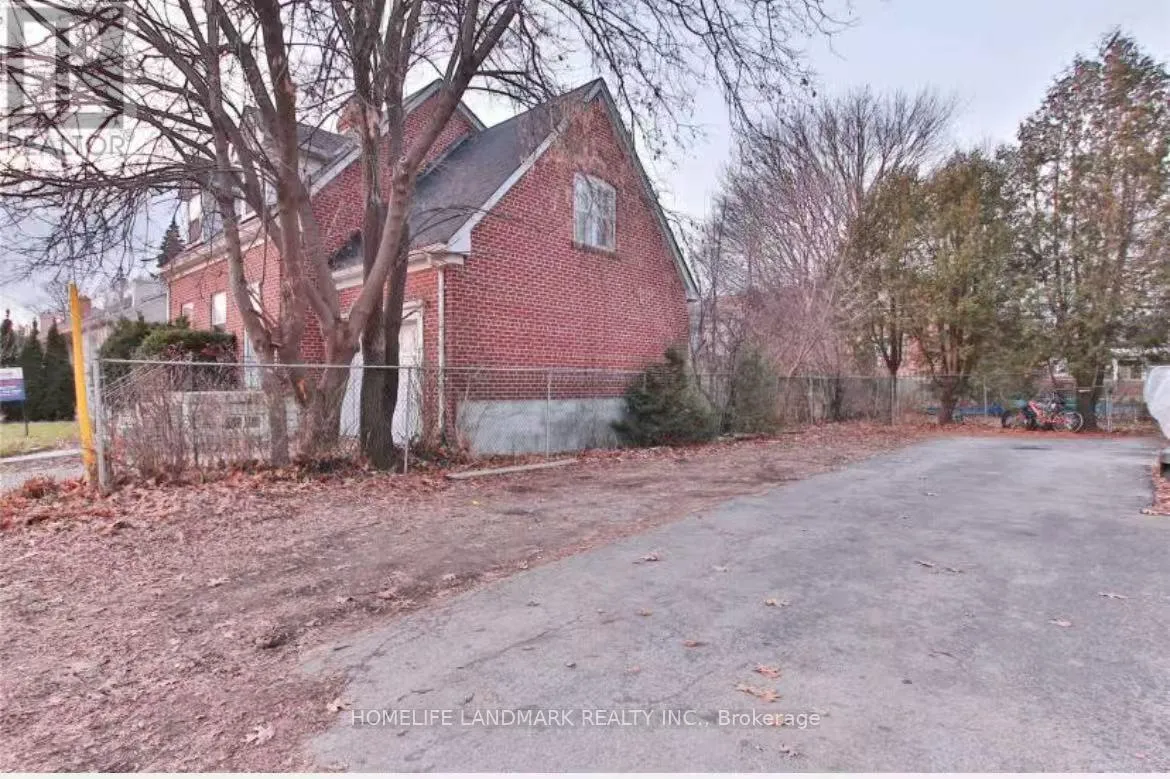 360 Lawrence Avenue W, Toronto, Ontario M5M 1B7