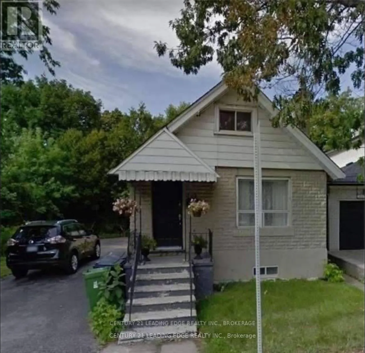 House for rent: 360a Lawrence Avenue W, Toronto, Ontario M5M 1B7