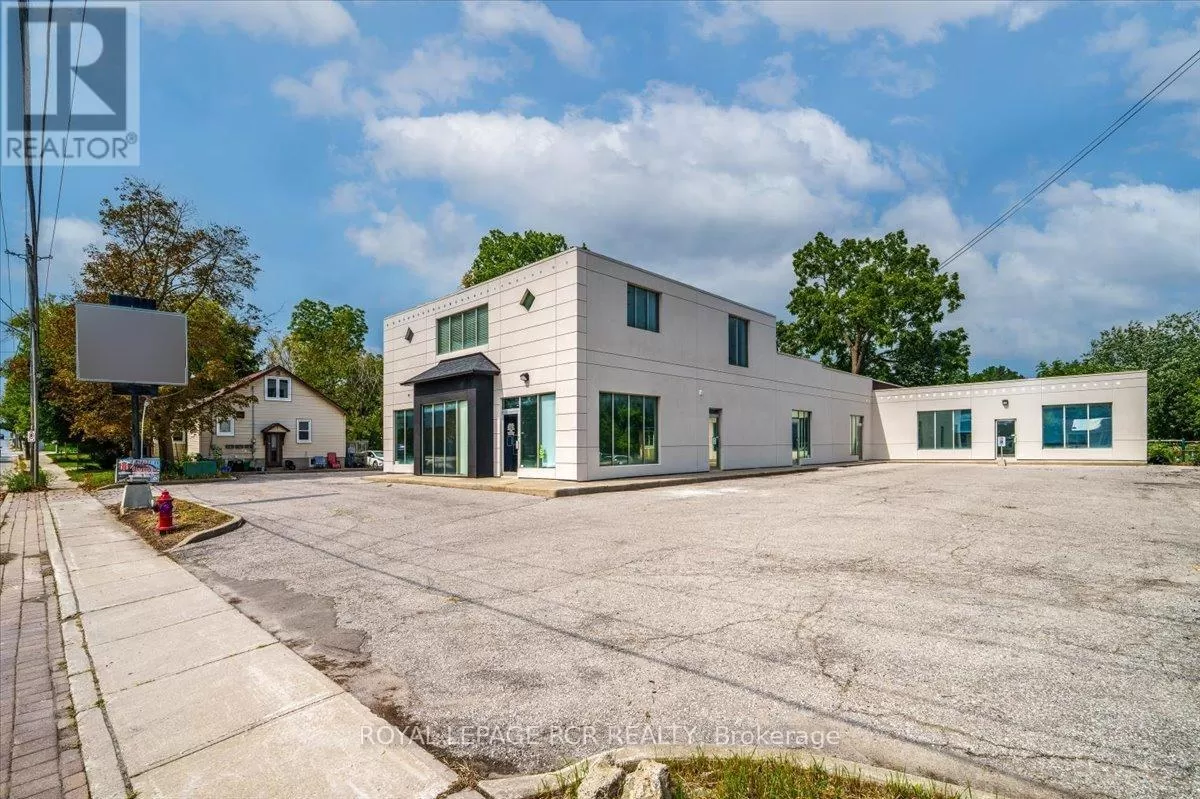 361 Eagle Street, Newmarket, Ontario L3Y 1K5