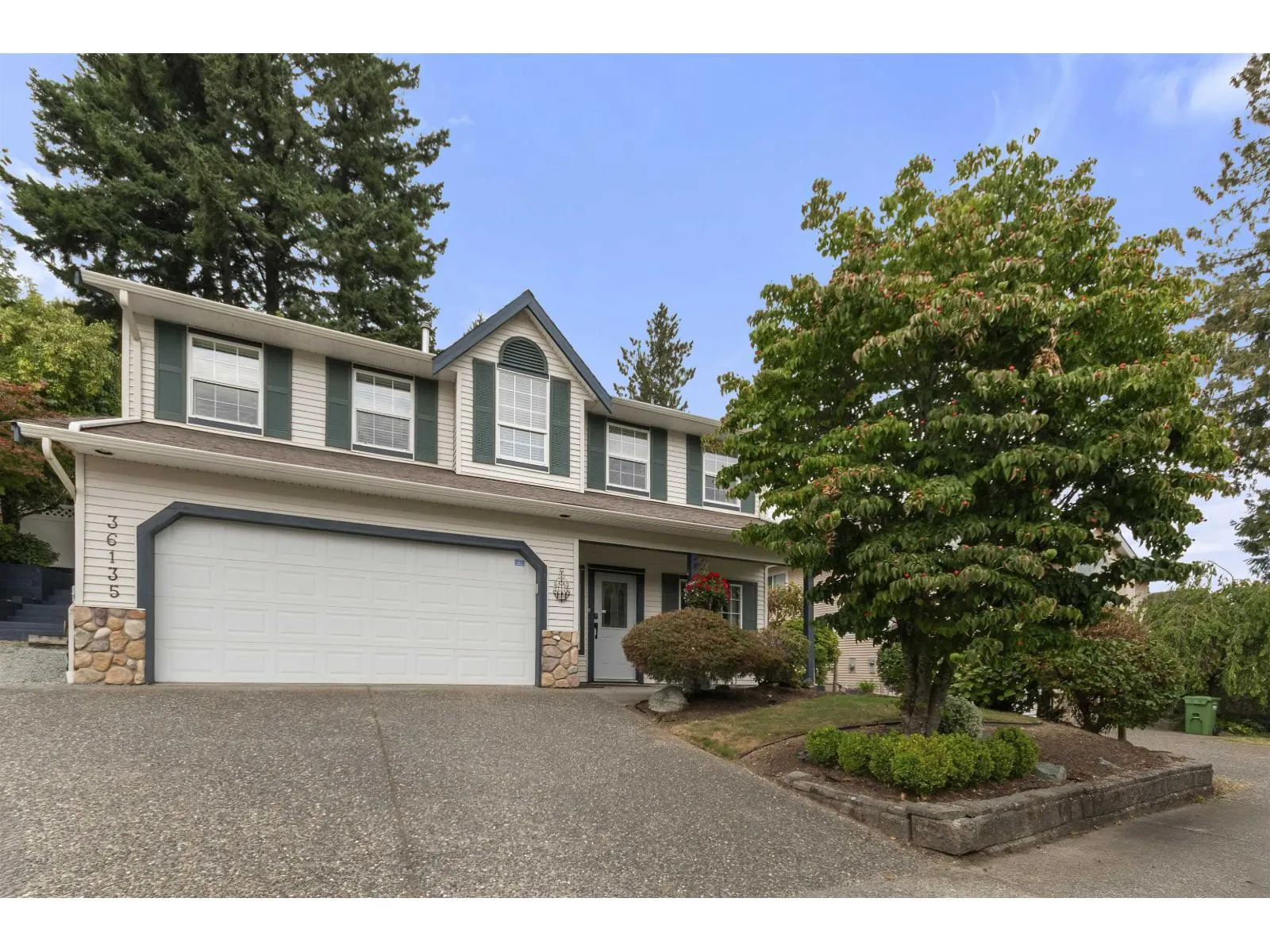 House for rent: 36135 Marshall Road, Abbotsford, British Columbia V3G 2W9