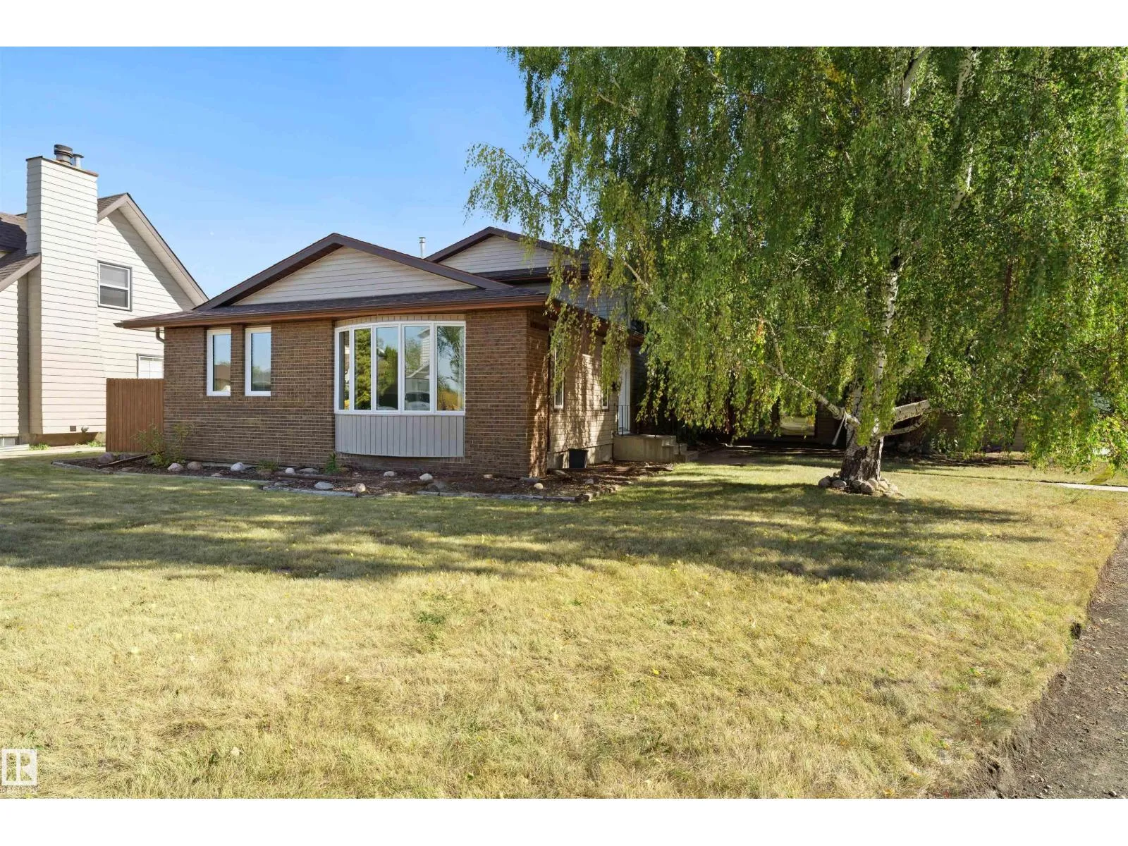 House for rent: 363 Huffman Cr Nw, Edmonton, Alberta T5A 4C9