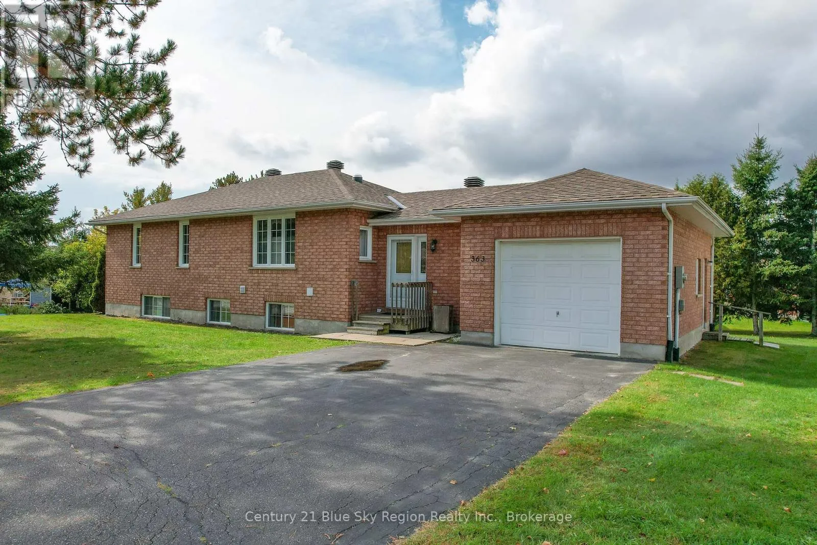 House for rent: 363 Main Street, Powassan, Ontario P0H 0A4