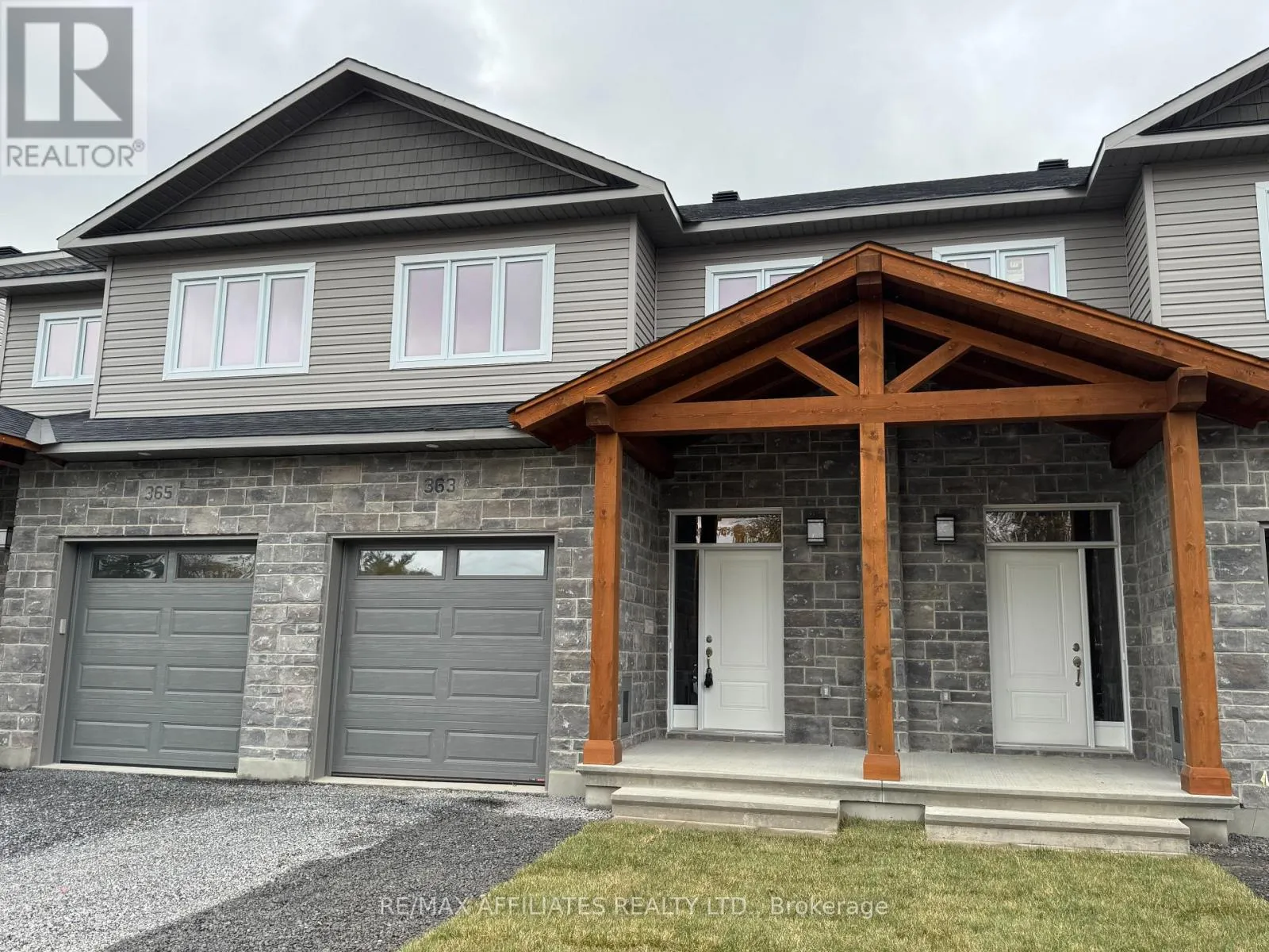 Row / Townhouse for rent: 363 Voyageur Place, Russell, Ontario K0A 1W0