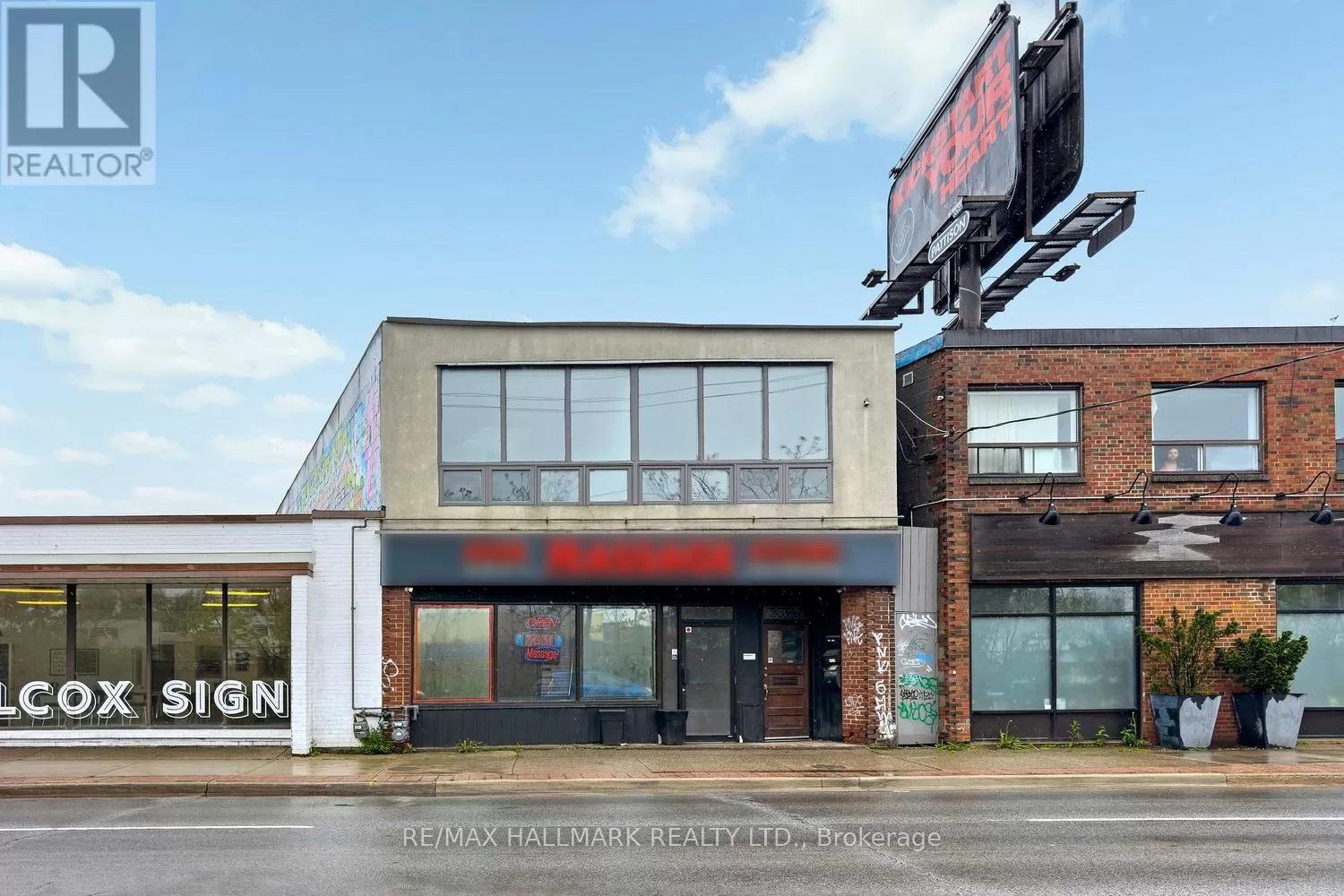 Residential Commercial Mix for rent: 3631 Dundas Street W, Toronto, Ontario M6S 2T2