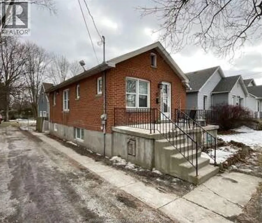 Duplex for rent: 36-38 Mcnaughton Avenue East, Chatham, Ontario N7L 2G1