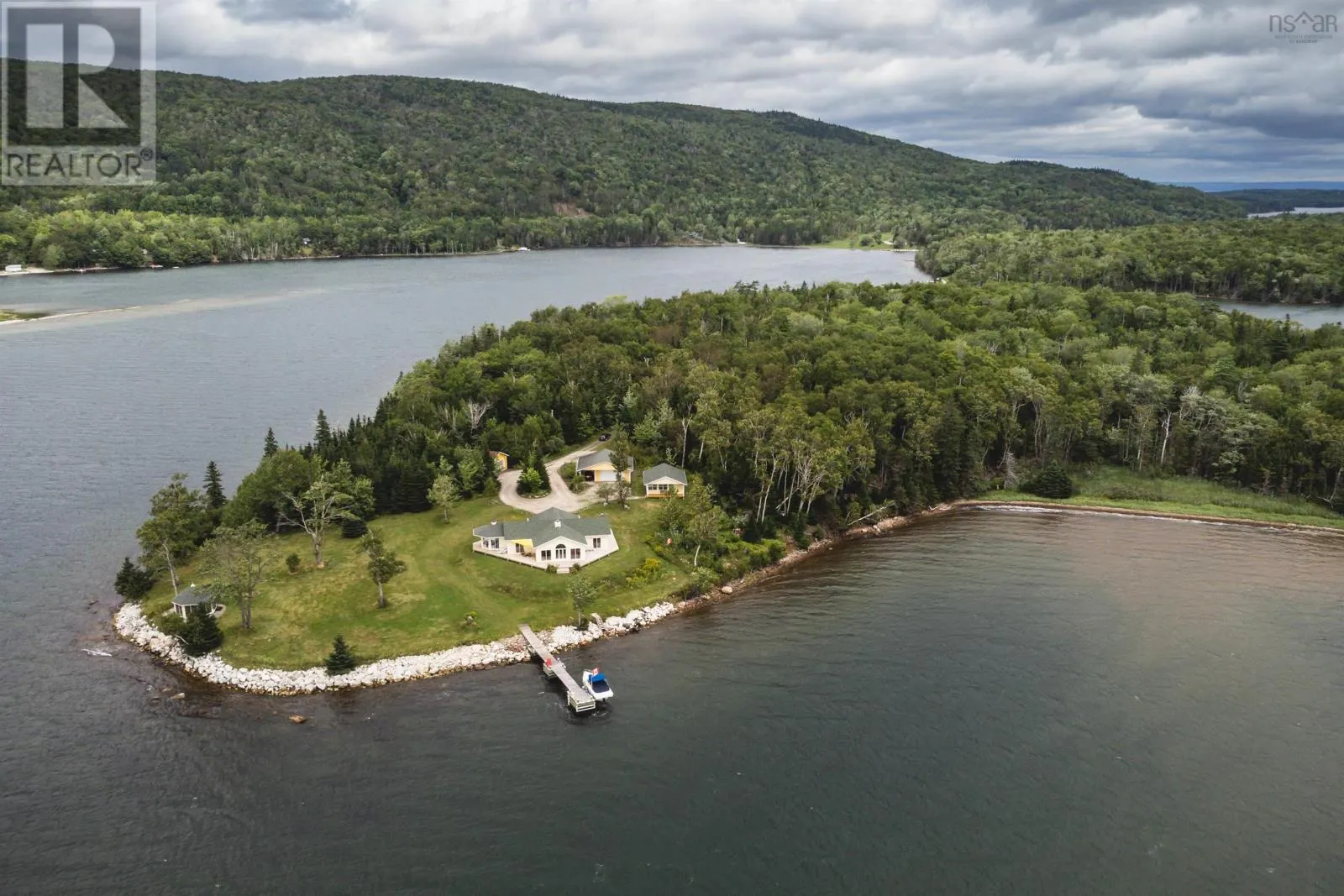 House for rent: 364 (6012) Macinnis Point Road, Marble Mountain, Nova Scotia B0E 3K0