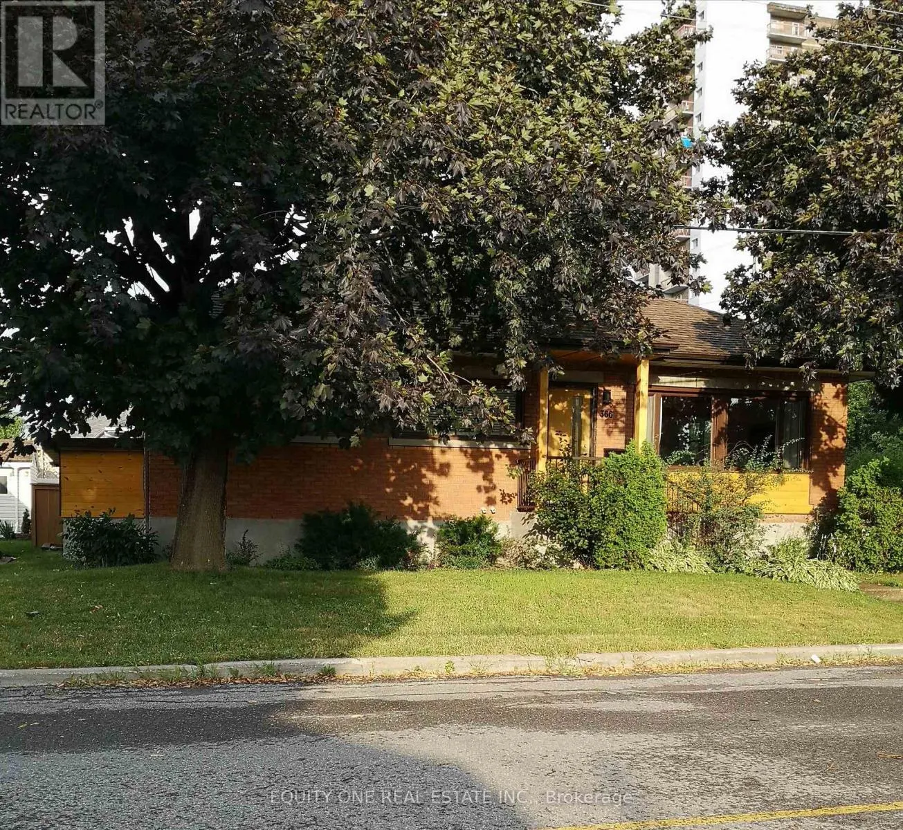 Duplex for rent: 366 Maria Goretti Circle, Ottawa, Ontario K1L 7K8