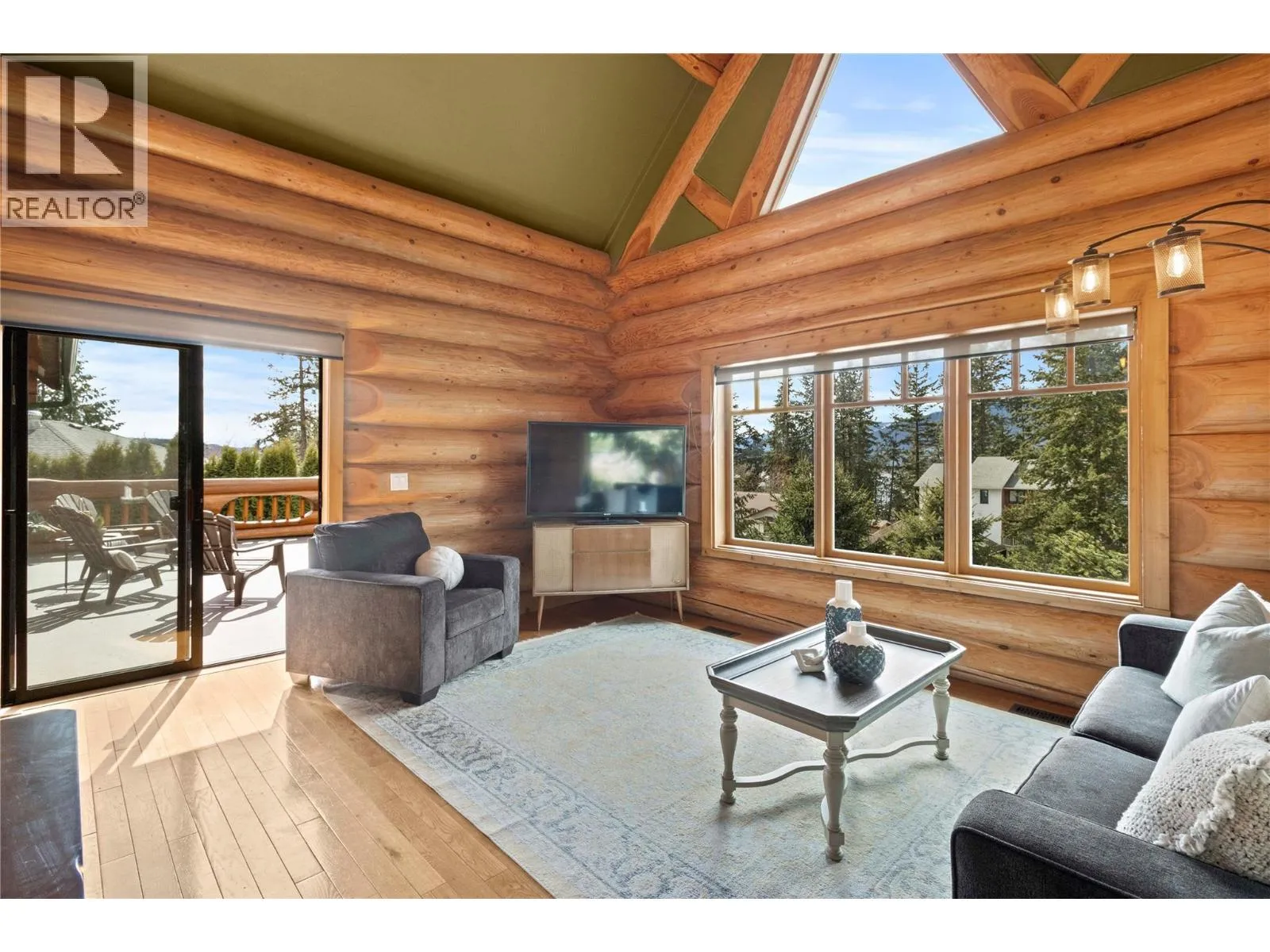 House for rent: 3667 Braelyn Road, Tappen, British Columbia V0E 2X1