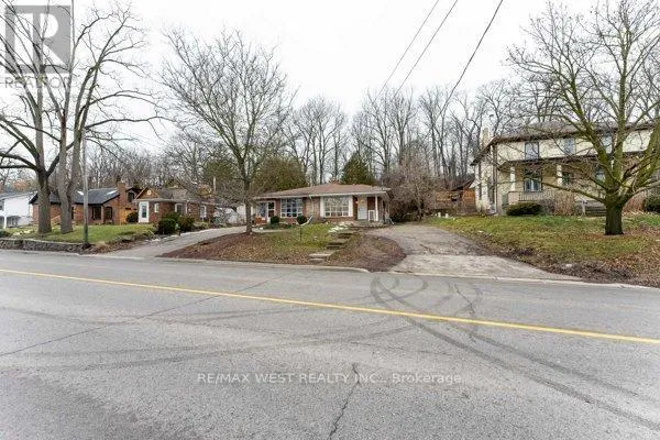 House for rent: 368 Fountain Street S, Cambridge, Ontario N3H 1J3