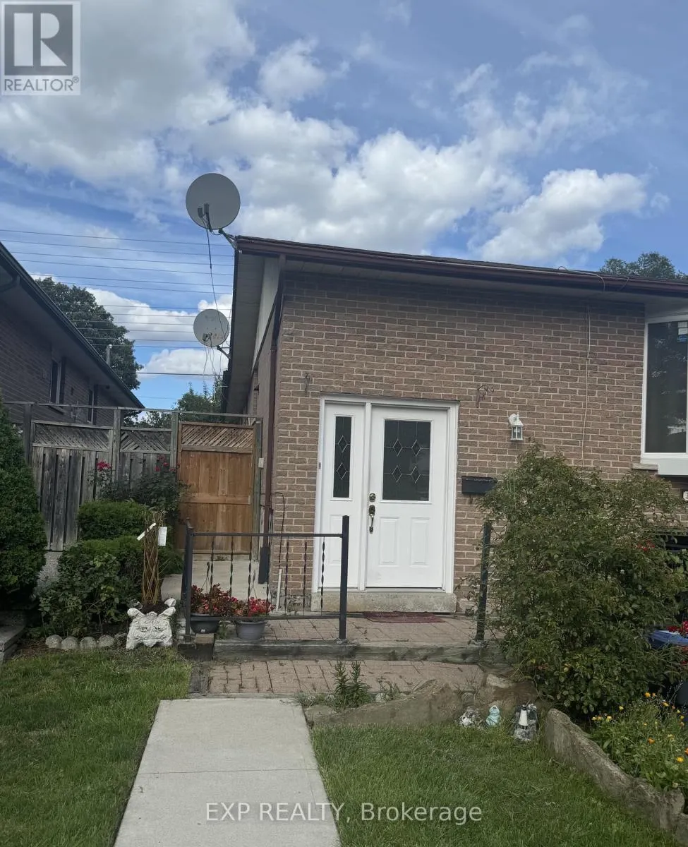 House for rent: 3690 Ellengale Drive, Mississauga, Ontario L5C 1Z7