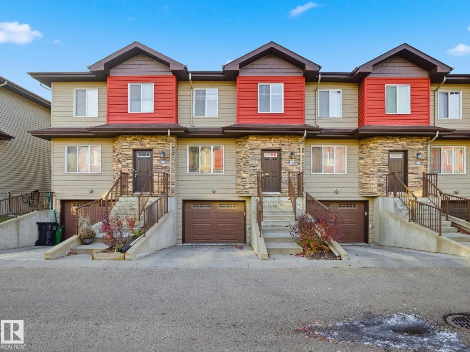 Row / Townhouse for rent: #37 12930 140 Av Nw, Edmonton, Alberta T6V 0C4