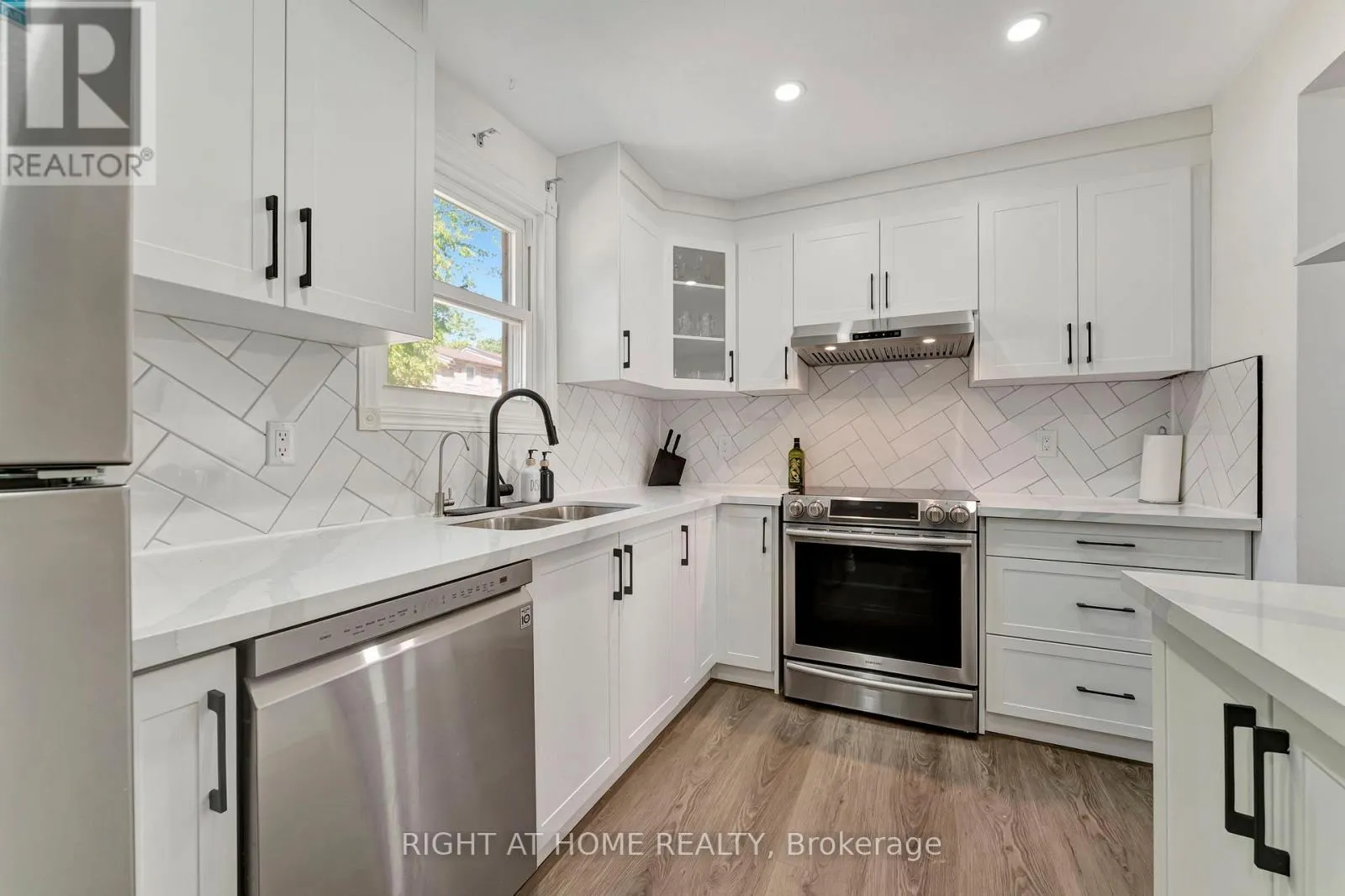 Row / Townhouse for rent: 37 - 175 Cedar Street, Cambridge, Ontario N1S 4X9